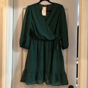 Green dress ties on side NWT